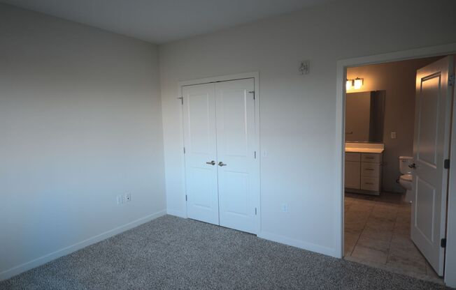 2 beds, 2 baths, 960 sqft, $3,195, Unit 401