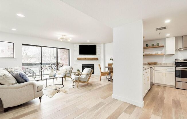 Gorgeous 1 Bedroom in Cherry Creek - 2 weeks free rent if application received in 24 hours of showing!