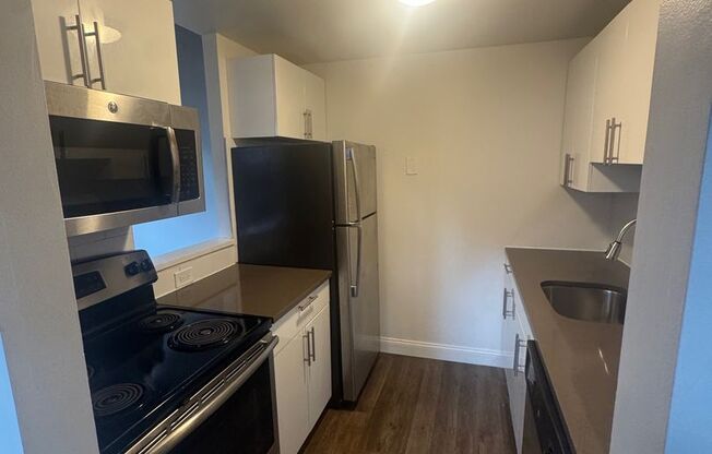 1 bed, 1.5 baths, 1,155 sqft, $1,825, Unit D-002