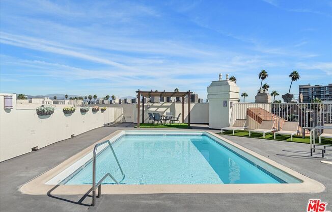 2 beds, 1 bath, 979 sqft, $2,850, Unit 122