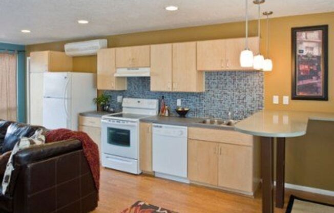 2 beds, 2 baths, 1,200 sqft, $1,995, Unit B18