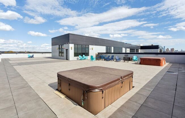 2 beds, 2 baths, 842 sqft, $2,300, Unit 524