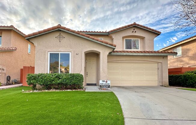 Modern Comfort in Vista: 3BR/2.5BA Rental Home with Central AC, 2-Car Garage, and Luxurious Upgrades!