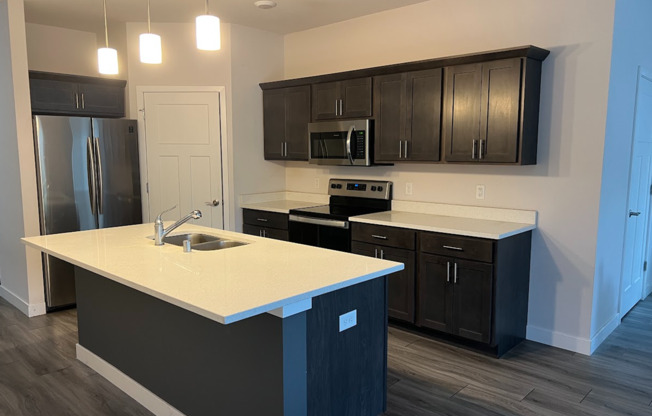 2 beds, 2.5 baths, 1,354 sqft, $1,995, Unit 2515-321