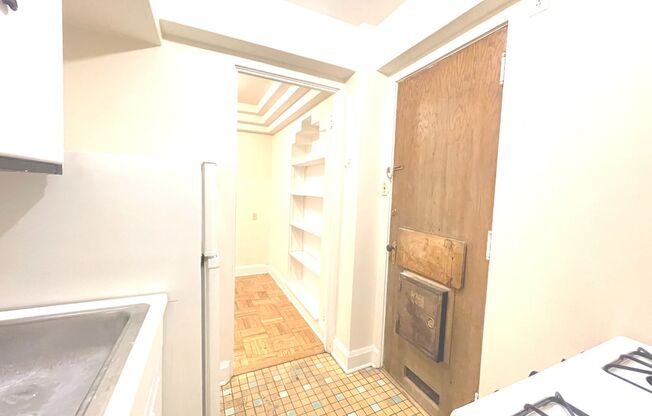 1 bed, 1 bath, $1,075, Unit 204
