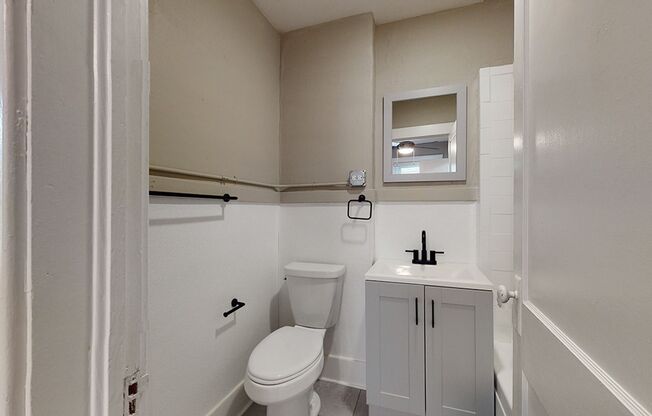 Studio, 1 bath, 290 sqft, $999, Unit 14