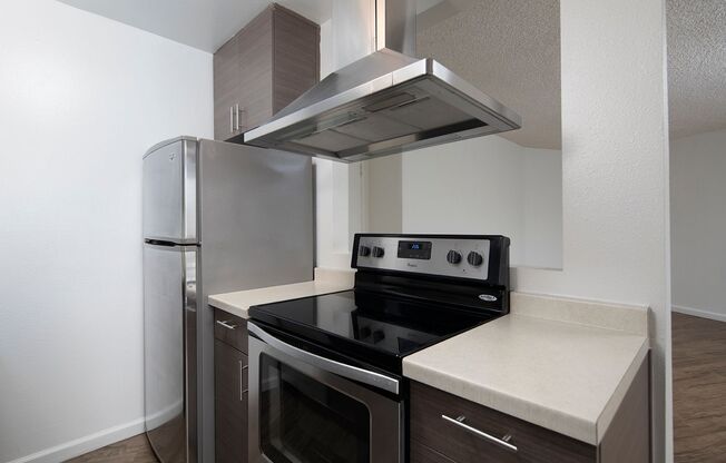 2 beds, 2 baths, 987 sqft, $2,895, Unit 40-10