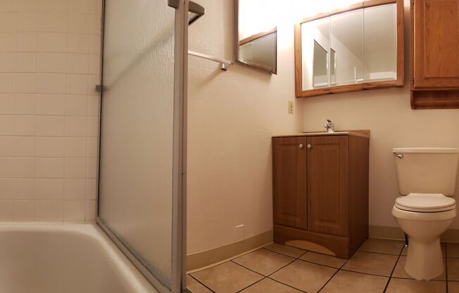 Cute 2BD/1BA unit FOR RENT on Wellington St.