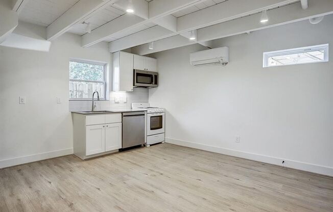 1 bed, 1 bath, $1,085