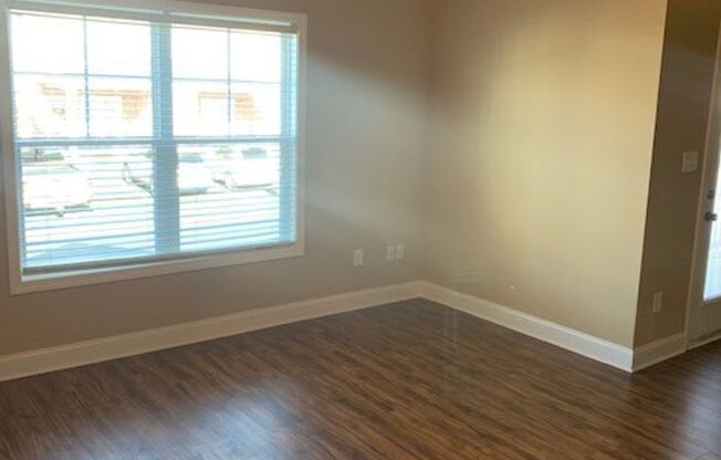 1 bed, 1 bath, 765 sqft, $825, Unit 122