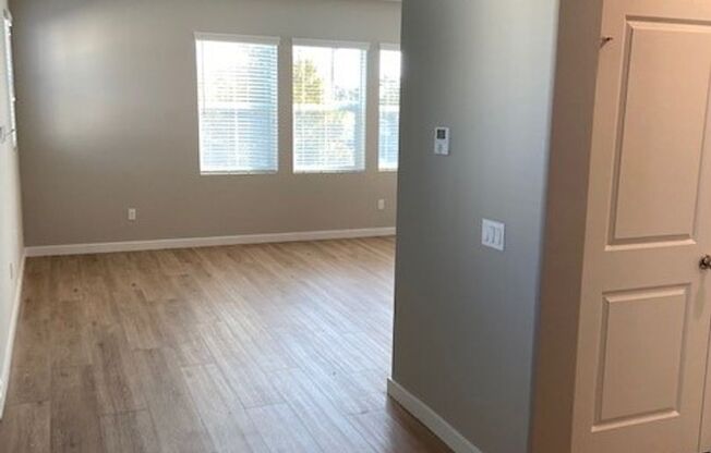 1 bed, 1 bath, 692 sqft, $2,295, Unit 710A W Doris Ave