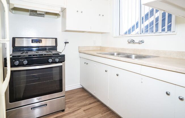 Great 2/1 beach bungalow just one block to the beach!