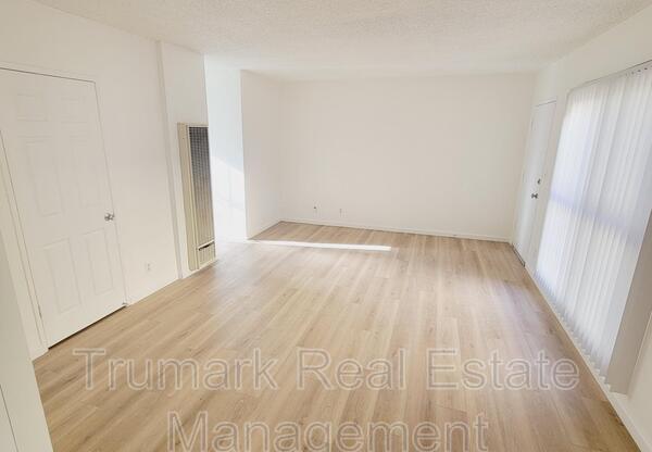 210 W TUJUNGA AVE
