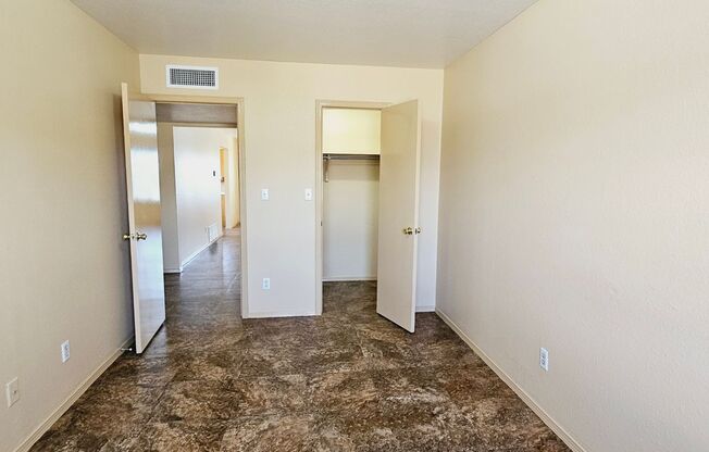 2 beds, 1 bath, 944 sqft, $1,050, Unit Unit B