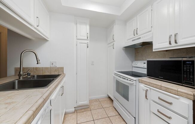 Great opportunity to rent this beautiful centrally located apartment in Chula Vista!