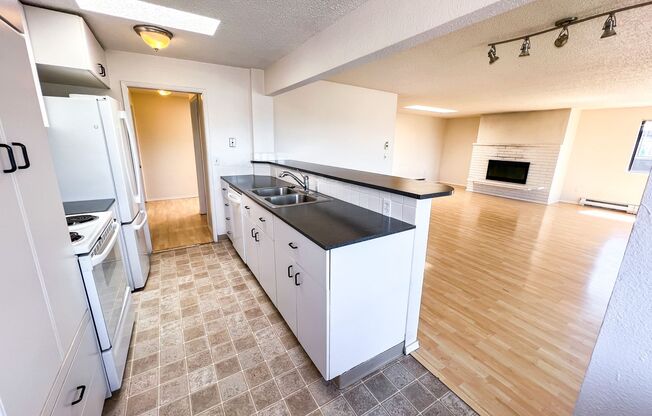 3 beds, 2 baths, 1,540 sqft, $4,895, Unit 400