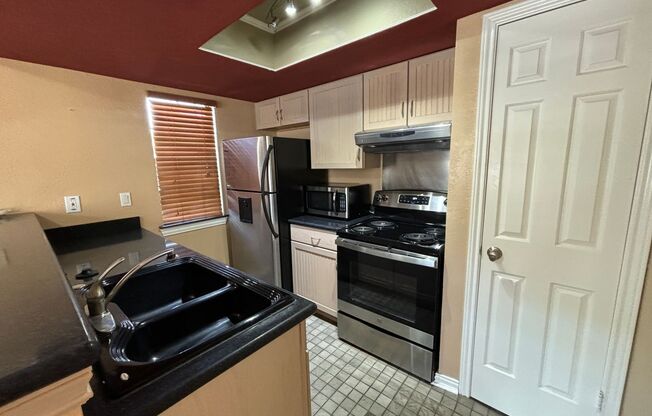 2 beds, 1.5 baths, $1,300, Unit #519