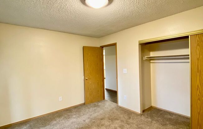 2 beds, 1 bath, $1,100