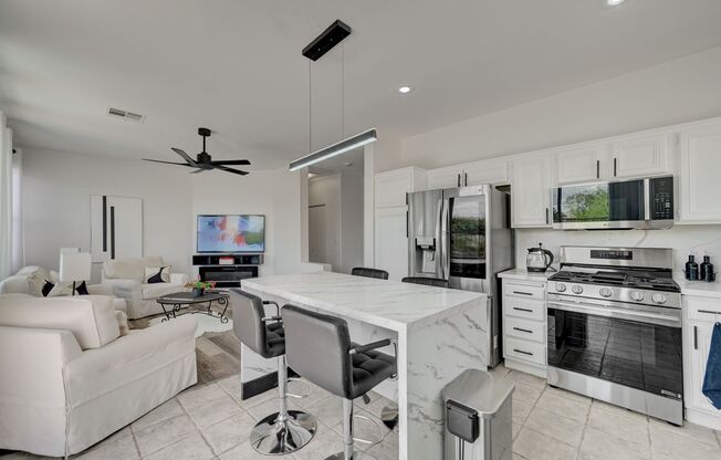 2 beds, 2 baths, $2,300