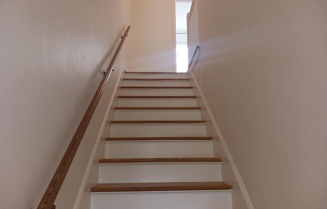 2 beds, 1 bath, 901 sqft, $1,929, Unit 22