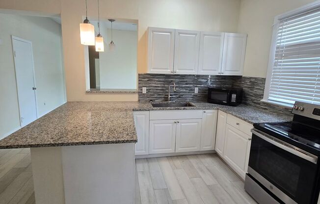 CHARMING 2 BEDROOM 1 BATH APARTMENT HOME - $500 OFF FIRST MONTH RENT!