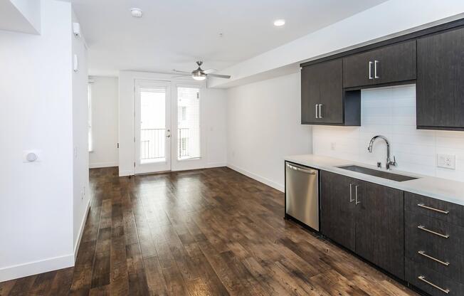 Studio, 1 bath, 631 sqft, $2,999