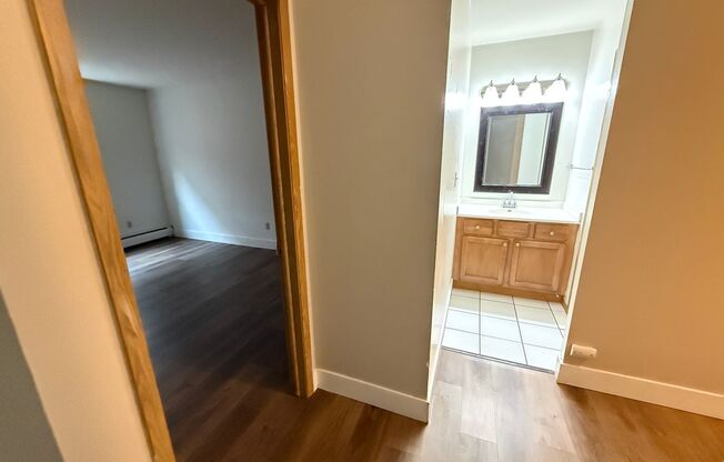 1 bed, 1 bath, $1,095, Unit 103
