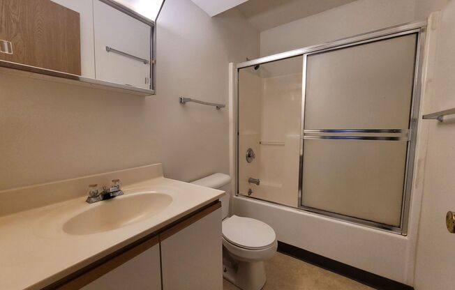 2 beds, 1 bath, $925, Unit 508