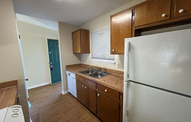 Spacious 2 bedroom! BRAND NEW PAINT AND FLOORING