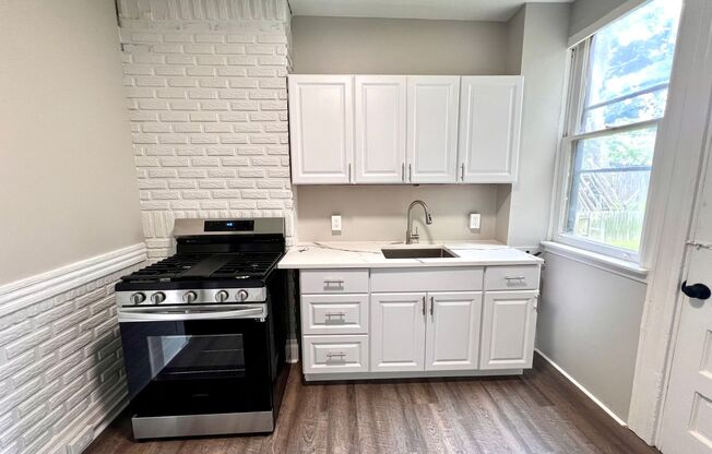 1 bed, 1 bath, 700 sqft, $995