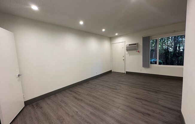 1 bed, 1 bath, 700 sqft, $2,399