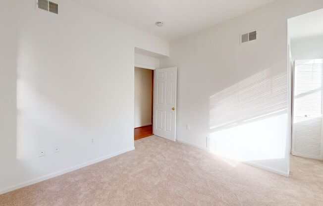 2 beds, 1 bath, $2,550, Unit Unit 31