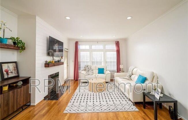 220 Renaissance Parkway Northeast