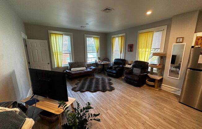 1 bed, 1 bath, $1,230, Unit 3 Caroline Apt 1