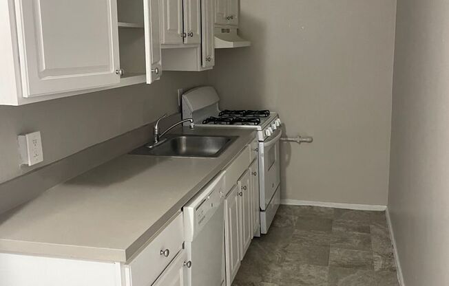 1 bed, 1 bath, 600 sqft, $1,400, Unit 908