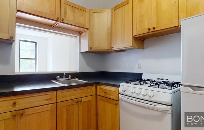 2 beds, 1 bath, $3,800, Unit 11