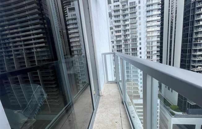 2 beds, 2 baths, 1,377 sqft, $4,800, Unit 1060 Brickell Ave # 25-01 (F10461036)