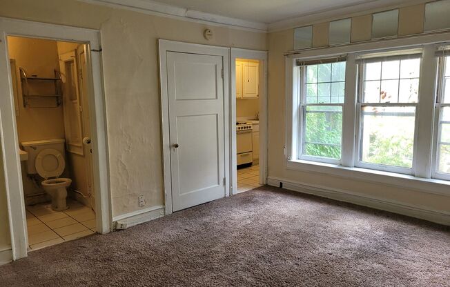 Studio, 1 bath, $825, Unit 212