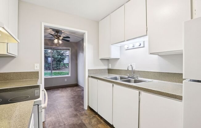 3 beds, 1.5 baths, 963 sqft, $1,749, Unit D-03