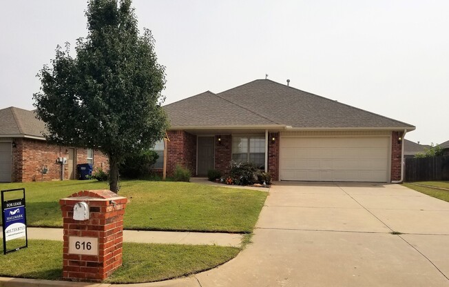 For Lease: 616 Castleridge Lane Mustang Oklahoma   4 Bedrooms !!