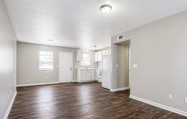 2 beds, 1 bath, 895 sqft, $1,000, Unit 7D