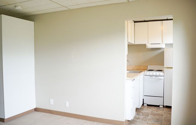 Top Floor NW Studio Between Nob Hill & The Pearl!