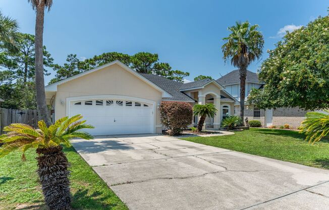 Spacious Home in Navarre!