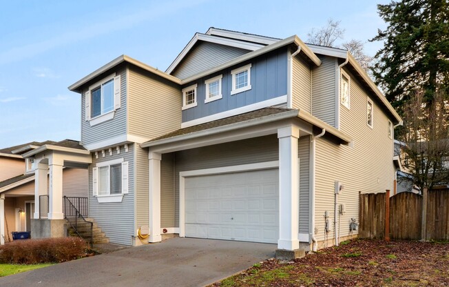 Inviting 3-Bedroom Home with Open Den in Red Oaks