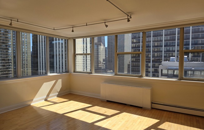 40 E Cedar St 22W