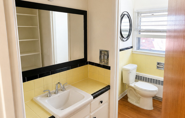 1 bed, 1 bath, $1,100, Unit 19