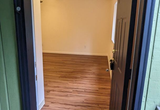 2 beds, 1 bath, 750 sqft, $1,195, Unit 20