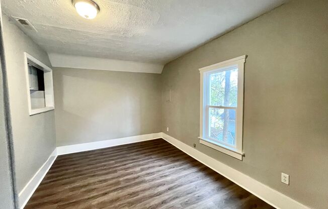 2 beds, 1 bath, 800 sqft, $850, Unit Up