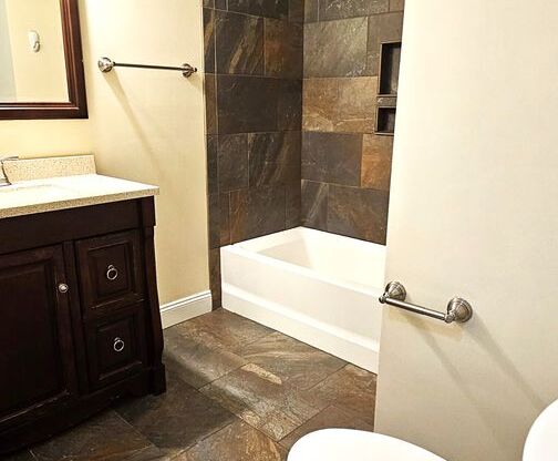 1 bed, 1 bath, $1,900, Unit APT 5