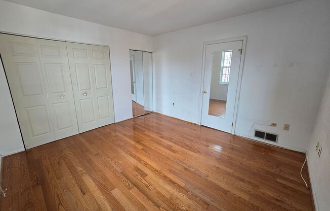 Bright 1 bedroom in washington square west - great price AVAILABLE SEPT 10